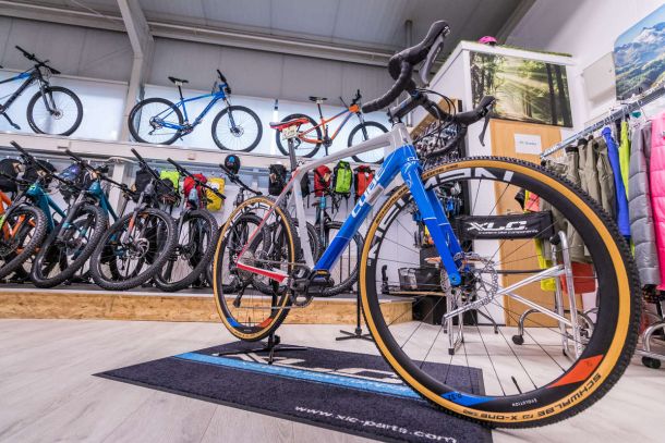 JuMa Zweiräder Glattbach Aschaffenburg - In unserem Verkaufsraum finden Sie eine große Auswahl an Rädern und Zubehör